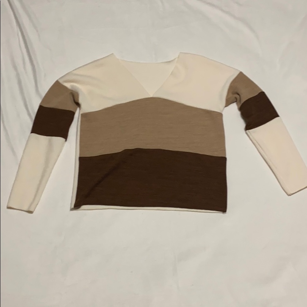 V neck sweater